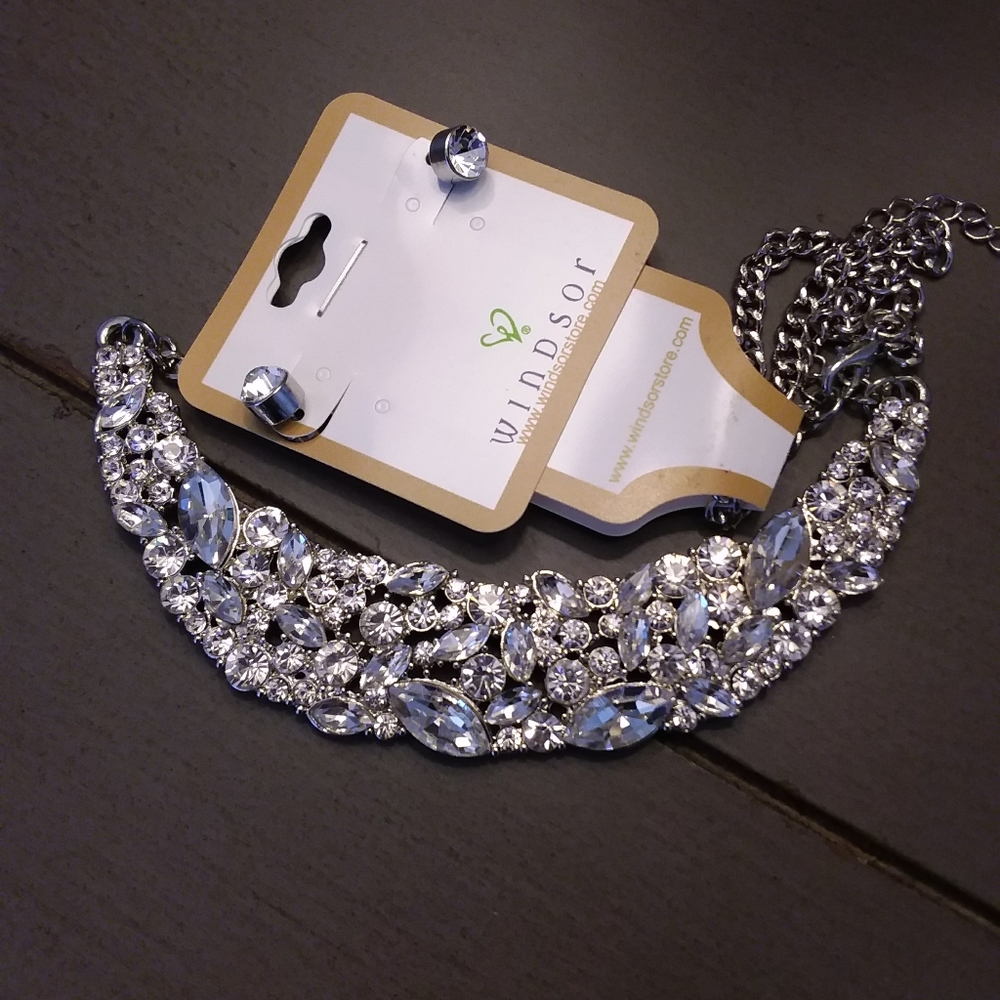 Earring and necklace set